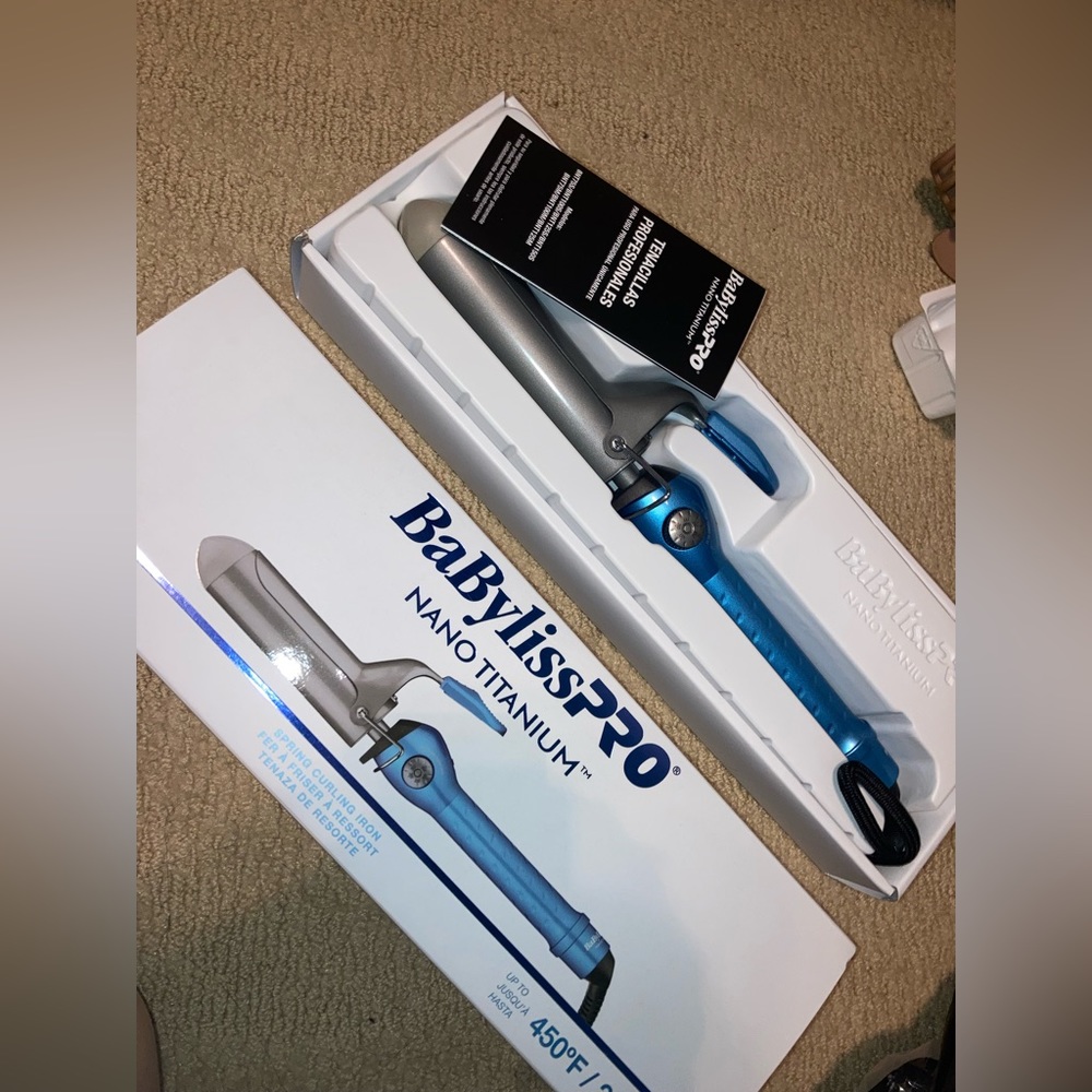 BaByliss pro nano titanium 1.5 inch spring curling iron tried once brand new